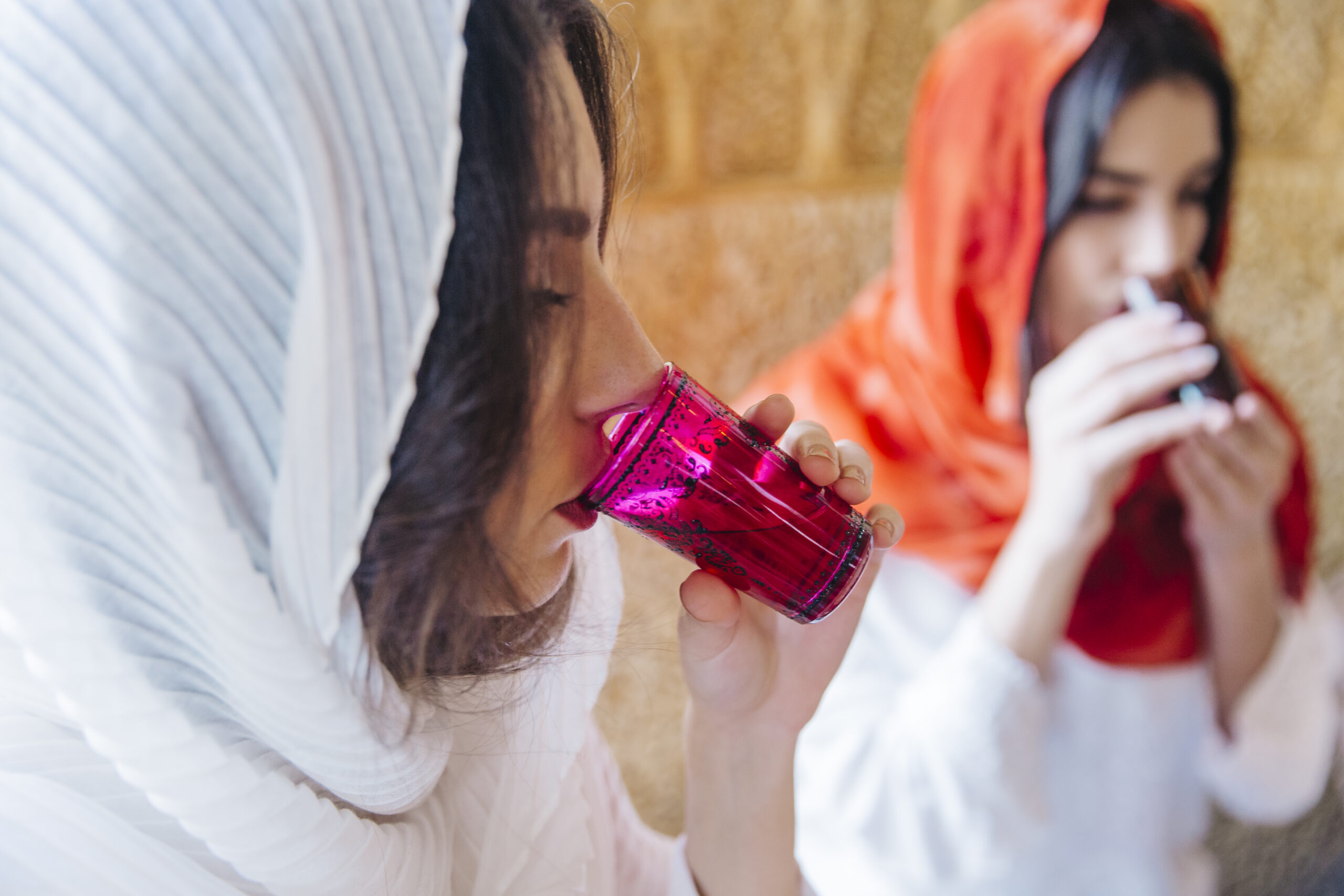 muslim-women-drinking-tea